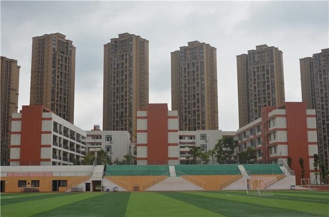 四川师范大学附属青台山中学